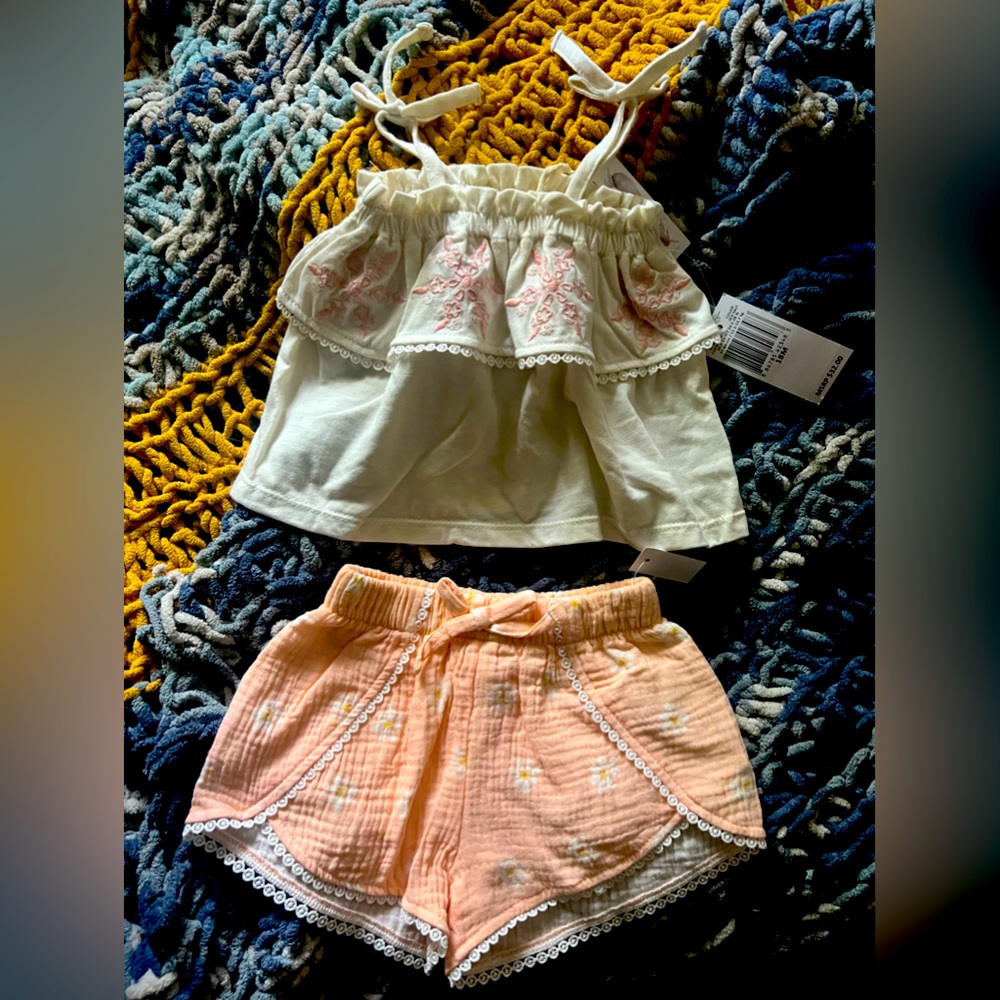 A sweet tiny girls, “Jessica Simpson”, tank/ shorts combo for your little one💗